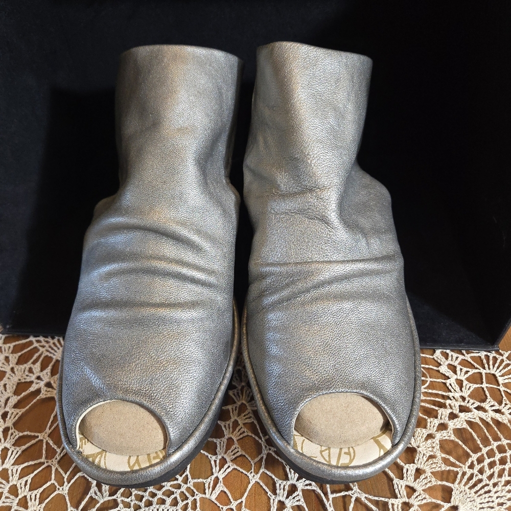 Fly Londen Slouch Metallic Silver Yema Peep Toe Wedge Sandals Size 9 or Euro 40 - Picture 2 of 9